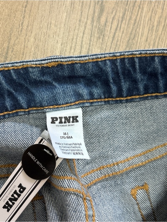 Victoria Secret PINK Floral Embroidered Dark Blue Denim Shorts NWT Size 16 - Picture 3 of 3